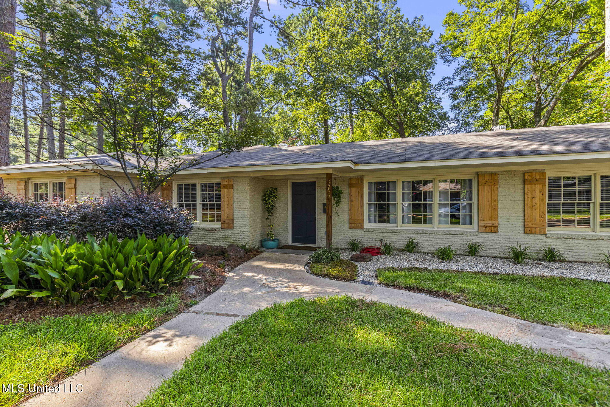 5235 Hialeah Drive Jackson, MS 39211 - Photo 3 of 42 4-web-or-mls-5235 Hialeah-4