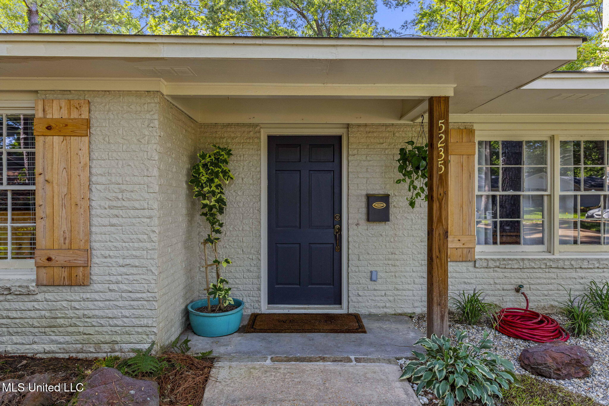 5235 Hialeah Drive Jackson, MS 39211 - Photo 4 of 42 6-web-or-mls-5235 Hialeah-6