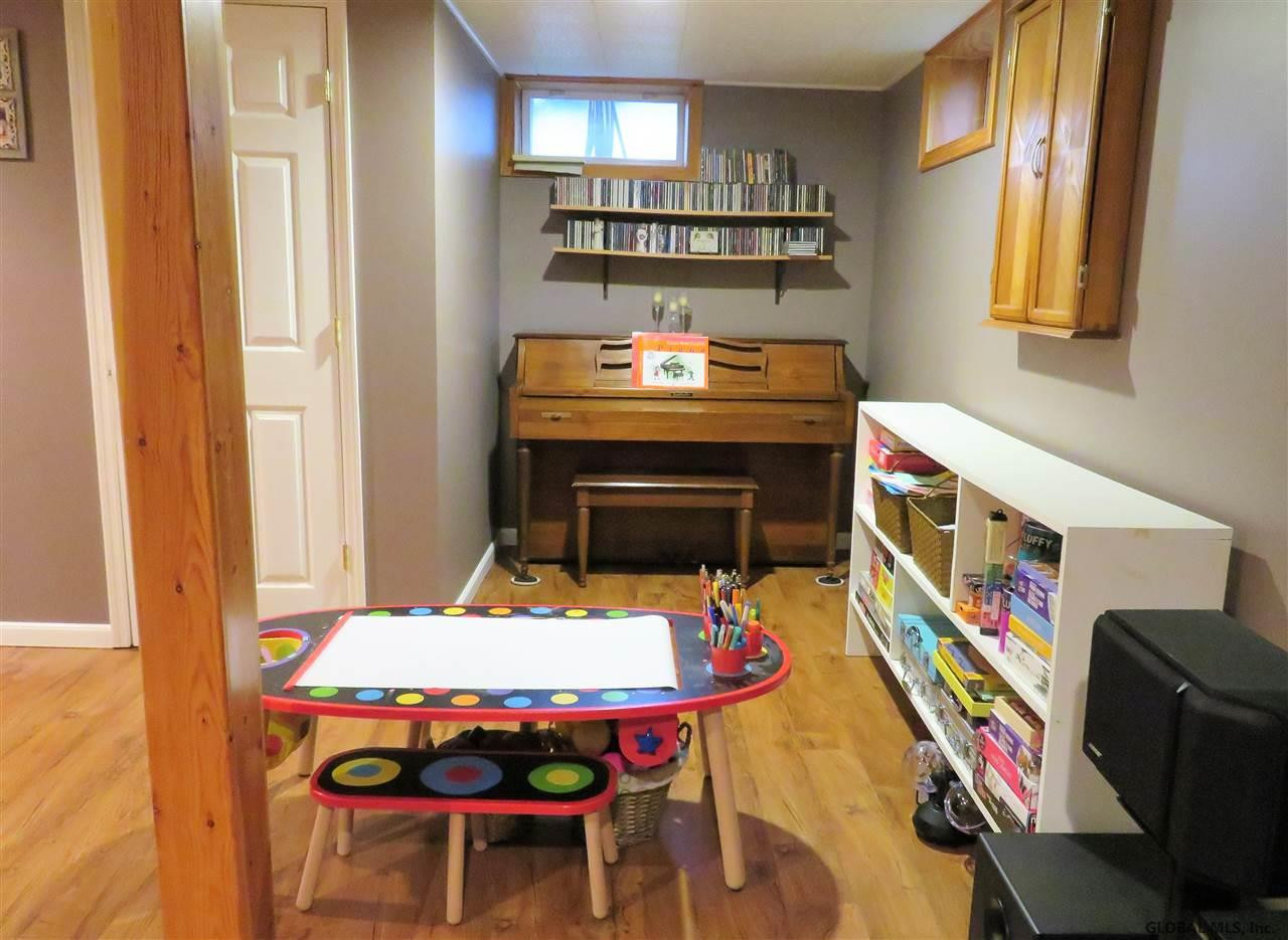 25 Abby Road Colonie, NY 12110 - Photo 17 of 23 Photo 17