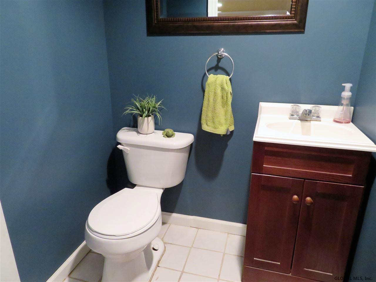 25 Abby Road Colonie, NY 12110 - Photo 19 of 23 Photo 19