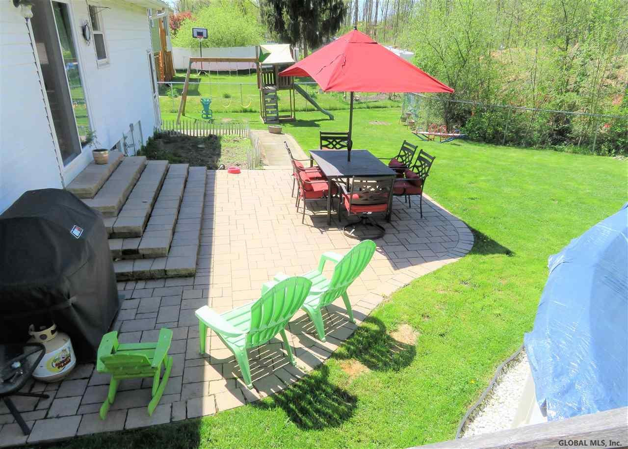 25 Abby Road Colonie, NY 12110 - Photo 2 of 23 Photo 2