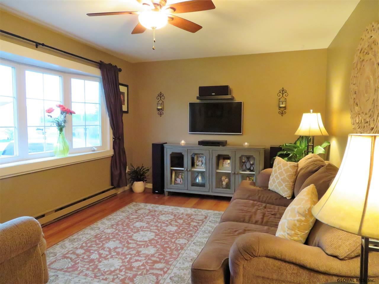 25 Abby Road Colonie, NY 12110 - Photo 4 of 23 Photo 4