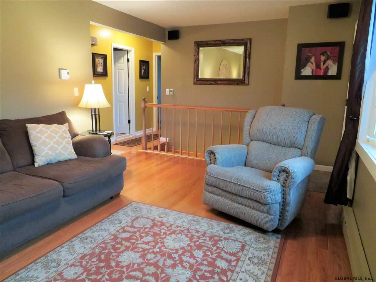 25 Abby Road Colonie, NY 12110 - Photo 5 of 23 Photo 5