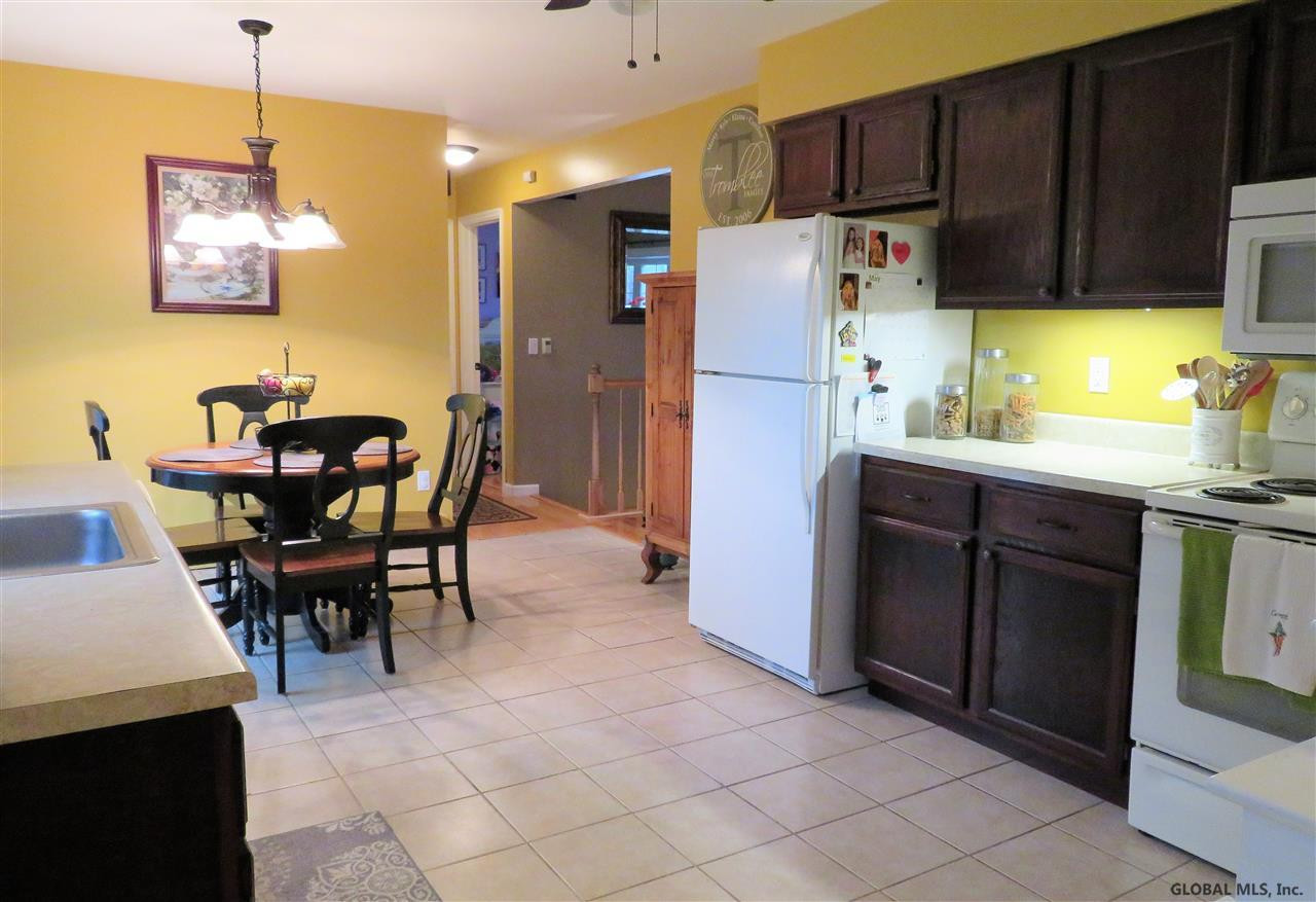 25 Abby Road Colonie, NY 12110 - Photo 6 of 23 Photo 6