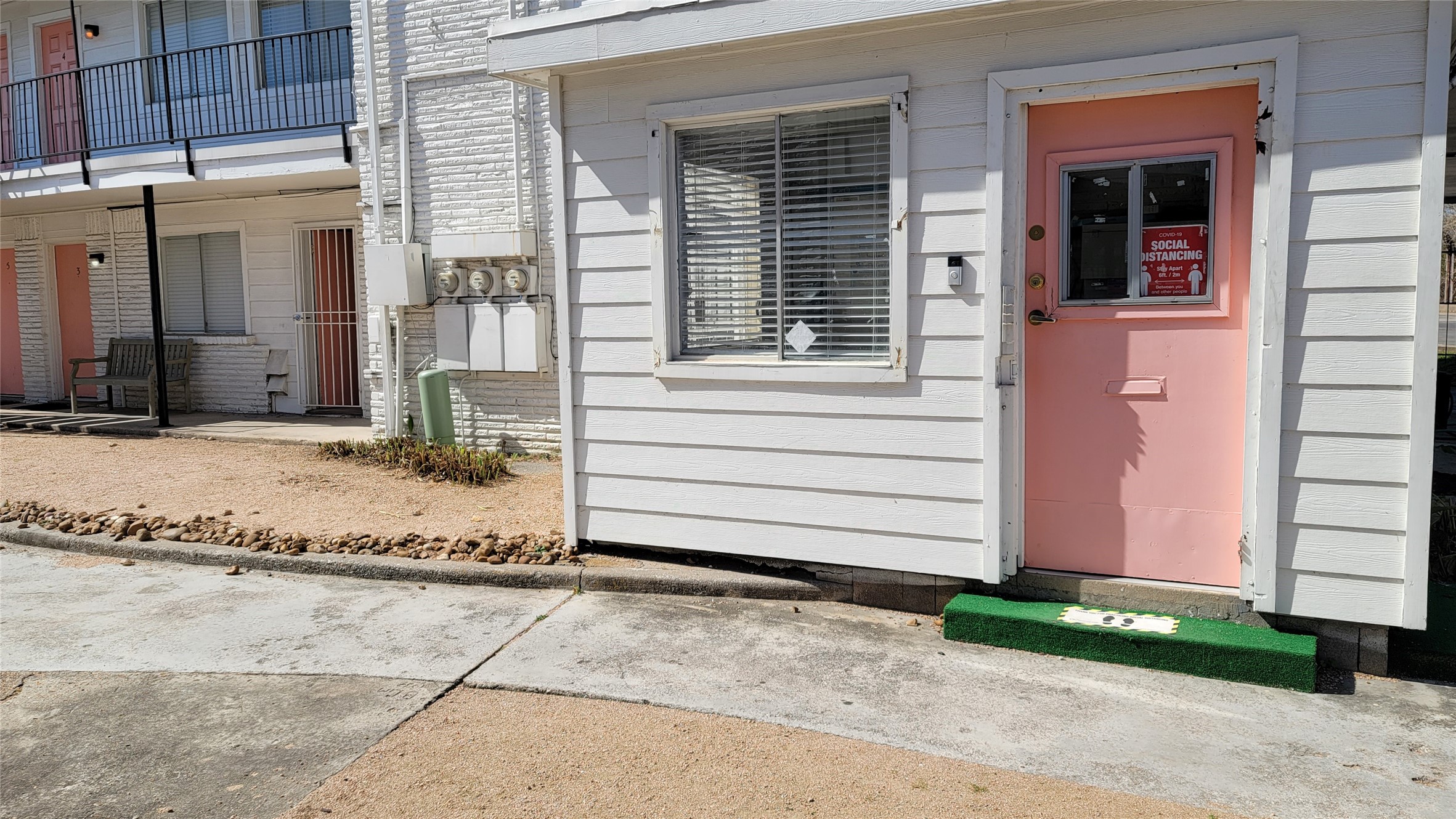 306 North Street, Unit 14 Houston, TX 77009 - Photo 13 of 17 a view of a house with a outdoor space