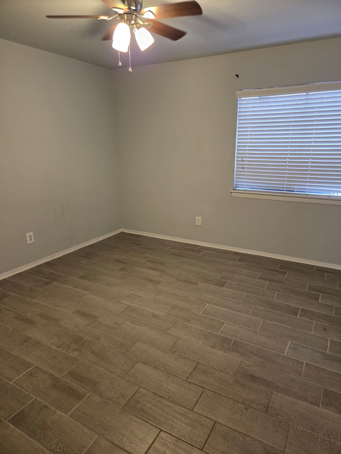 306 North Street, Unit 14 Houston, TX 77009 - Photo 9 of 17 a view of an empty room with a window