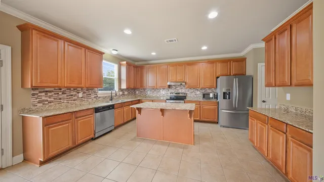 $2,400 | 13819 Stone Gate Drive, Baton Rouge, LA 70816