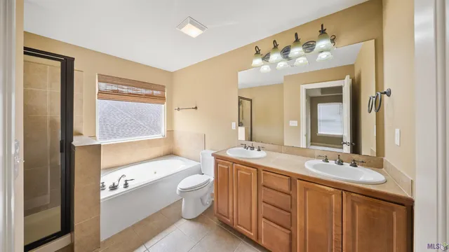 $2,400 | 13819 Stone Gate Drive, Baton Rouge, LA 70816