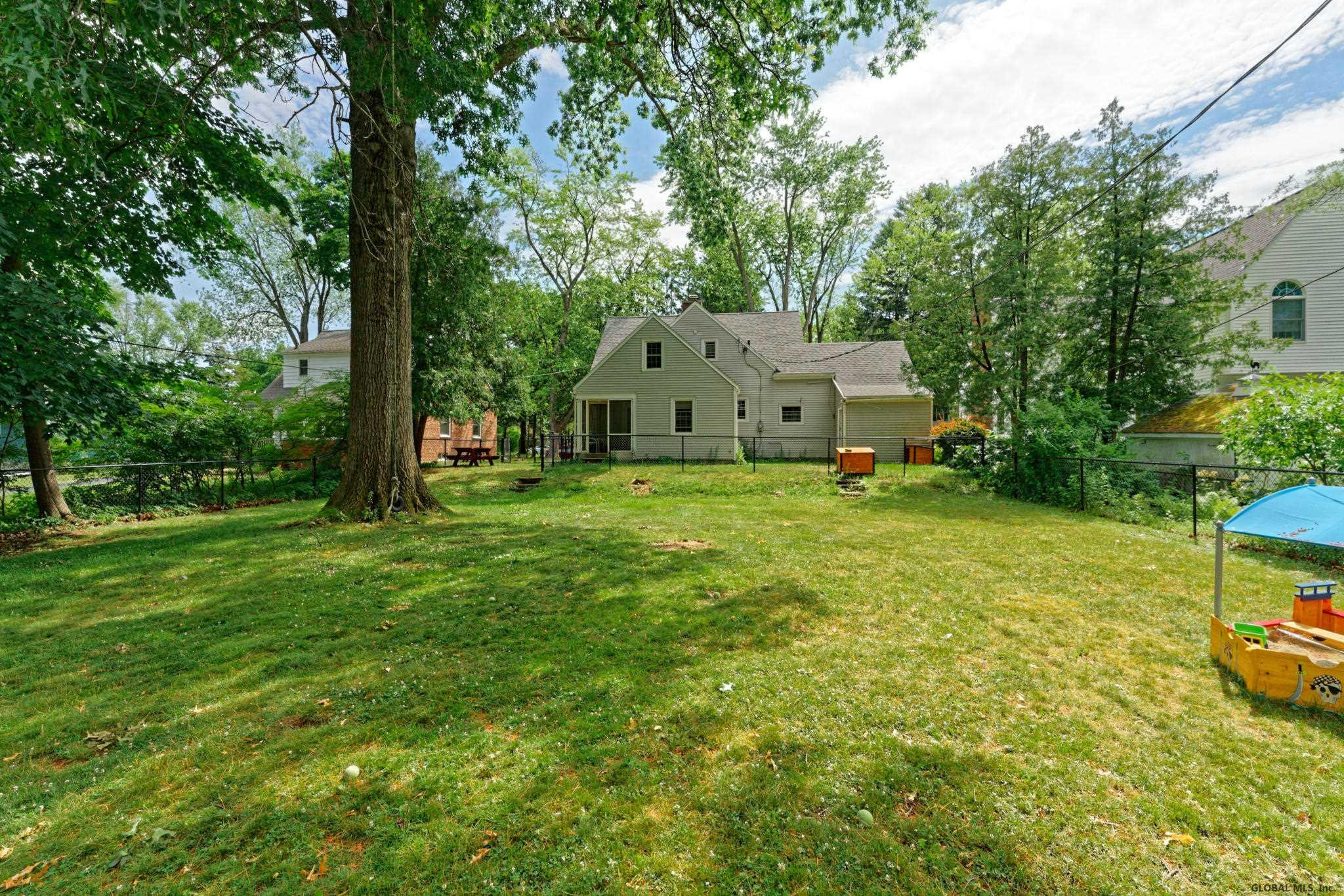 76 Salisbury Road Bethlehem, NY 12054 - Photo 27 of 28 Photo 33