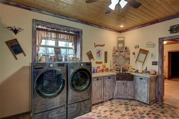 $799,900 | 365 County Road 3512, Dike, TX 75437