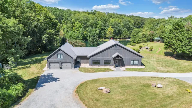 a view of a fountain in the backyard of a house