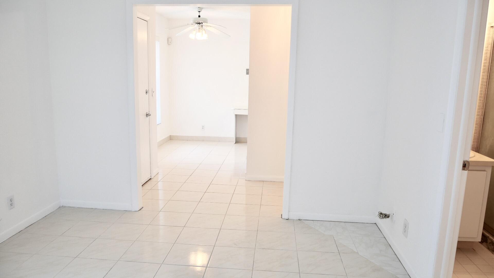 13638 Vía Flora, Unit D Delray Beach, FL 33484 - Photo 11 of 27 P1011182