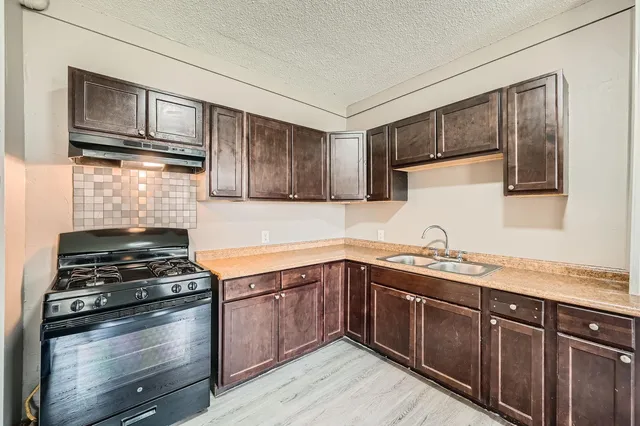 $249,900 | 911 Sims Avenue, St. Paul, MN 55106