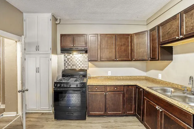 $249,900 | 911 Sims Avenue, St. Paul, MN 55106