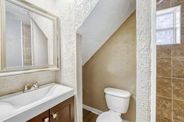 $249,900 | 911 Sims Avenue, St. Paul, MN 55106