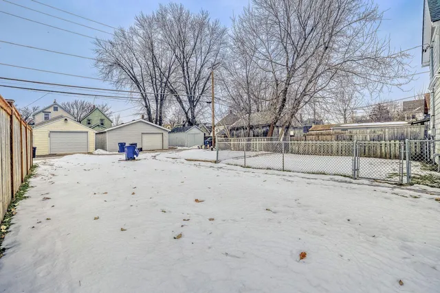 $249,900 | 911 Sims Avenue, St. Paul, MN 55106