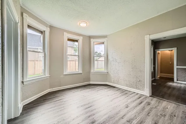 $249,900 | 911 Sims Avenue, St. Paul, MN 55106