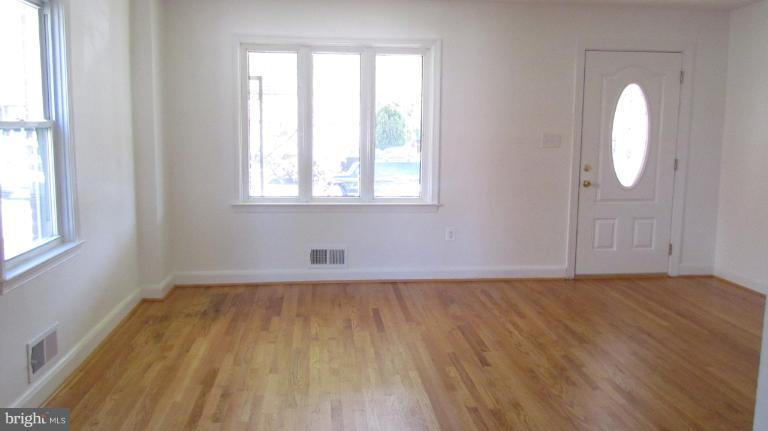 441 Grovethorn Road Middle River, MD 21220 - Photo 15 of 27 Living Room