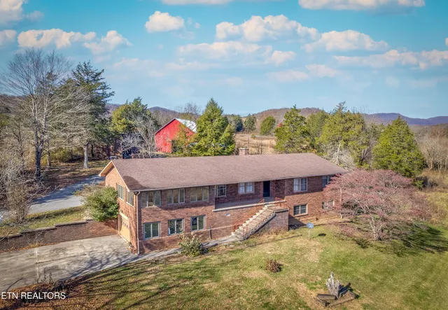 $490,000 | 228 McCarter Lane, Cumberland Gap, TN 37724