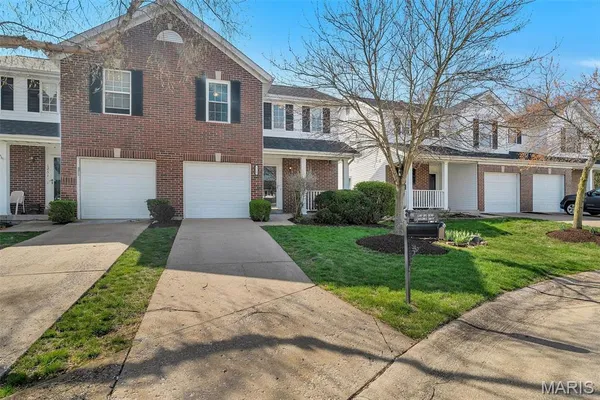 $275,000 | 1249 Big Bend Crossing Drive, Manchester, MO 63088