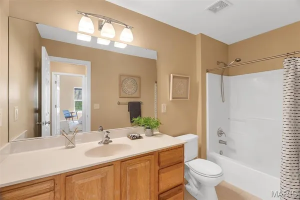 $275,000 | 1249 Big Bend Crossing Drive, Manchester, MO 63088