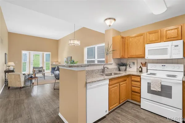 $275,000 | 1249 Big Bend Crossing Drive, Manchester, MO 63088