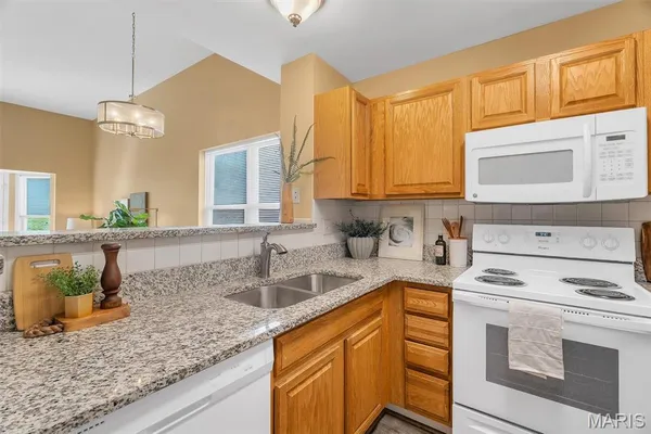 $275,000 | 1249 Big Bend Crossing Drive, Manchester, MO 63088