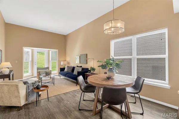 $275,000 | 1249 Big Bend Crossing Drive, Manchester, MO 63088