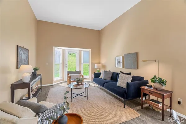 $275,000 | 1249 Big Bend Crossing Drive, Manchester, MO 63088