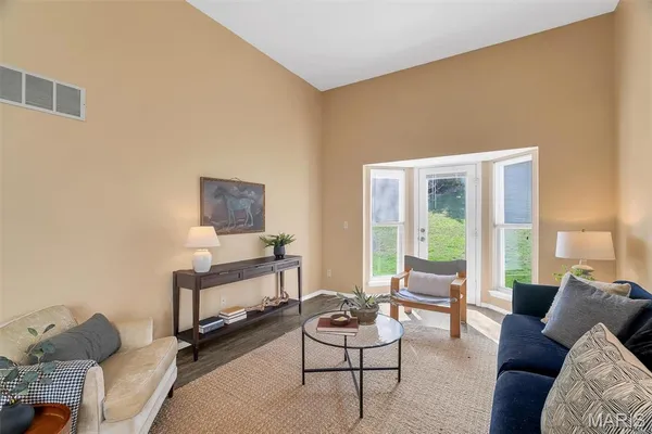 $275,000 | 1249 Big Bend Crossing Drive, Manchester, MO 63088