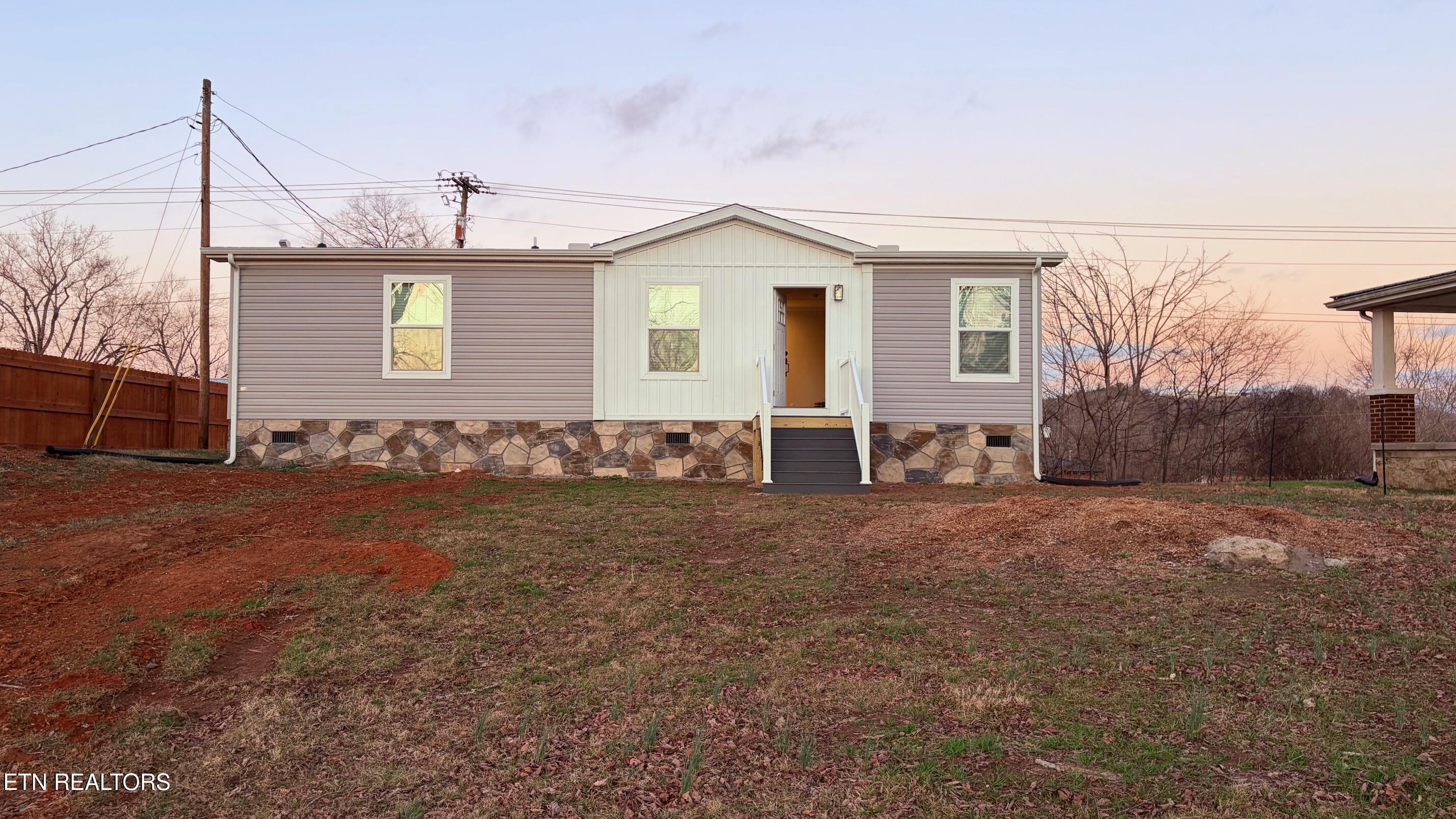 645 Virginia Street Newport, TN 37821 - Photo 2 of 16 IMG_6518