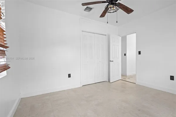 en empty room with fan