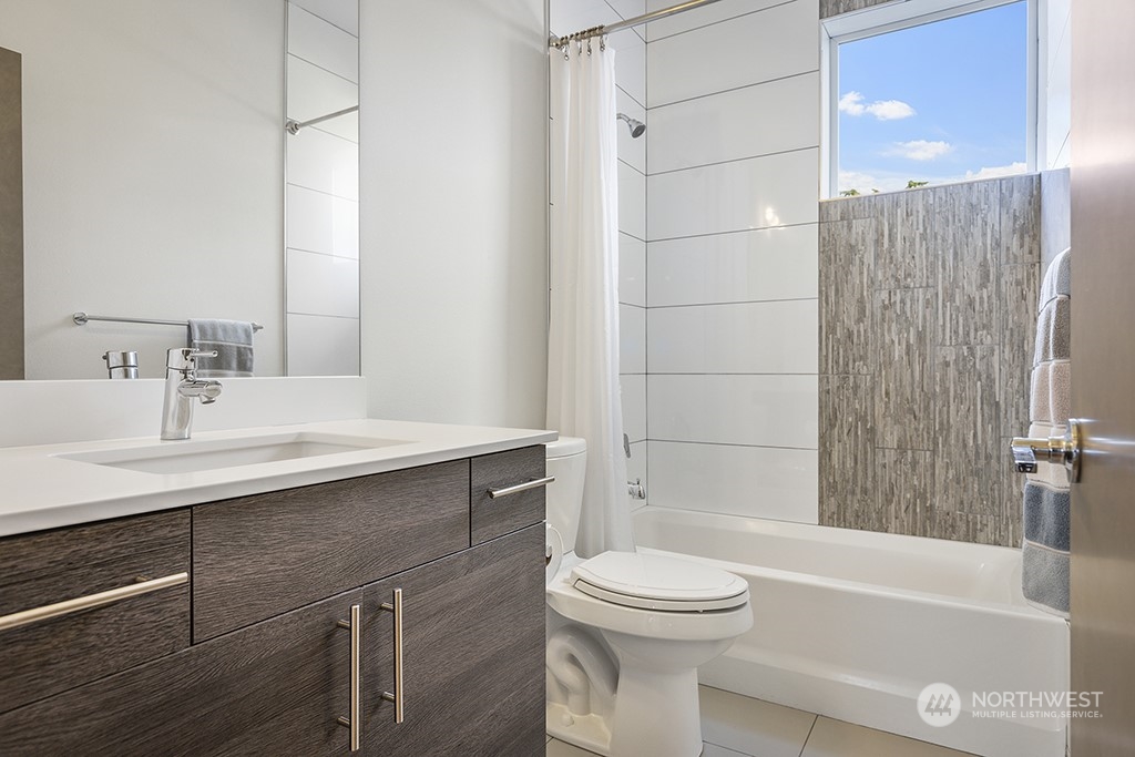 1406 South Bennett Street Seattle, WA 98108 - Photo 22 of 36 a bathroom with a sink a toilet and bathtub