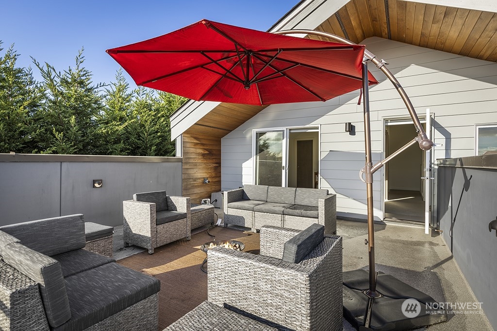 1406 South Bennett Street Seattle, WA 98108 - Photo 29 of 36 a patio with patio a table and chairs under an umbrella