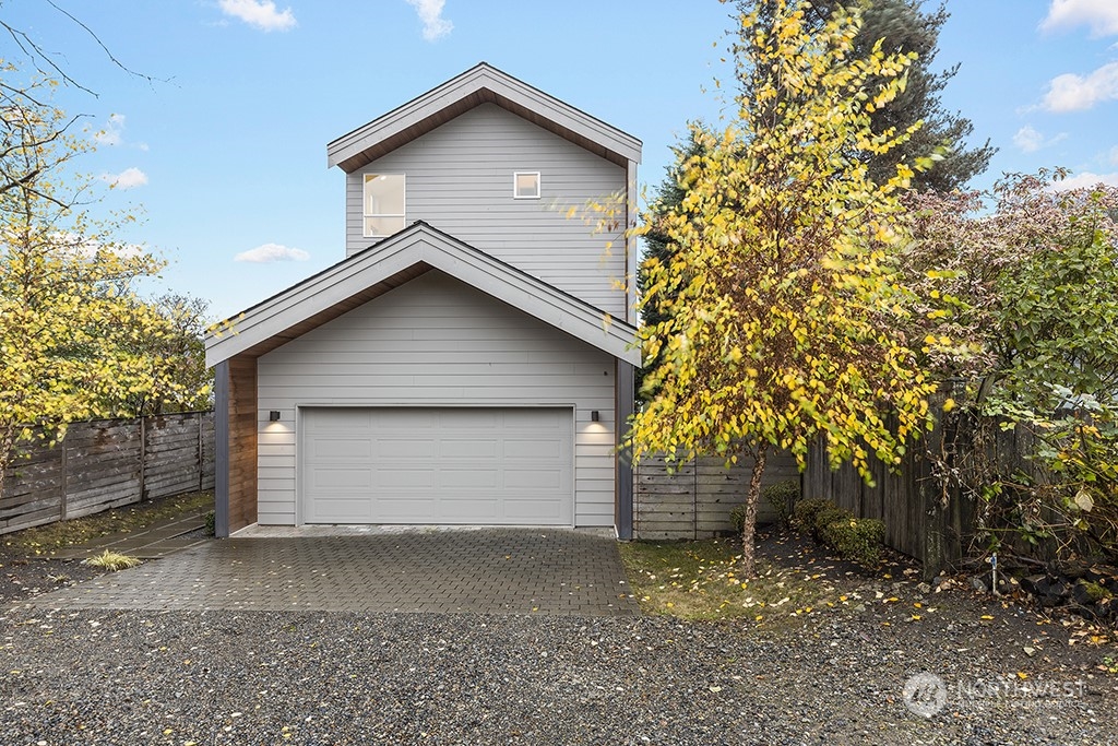 1406 South Bennett Street Seattle, WA 98108 - Photo 31 of 36 a house with a outdoor space
