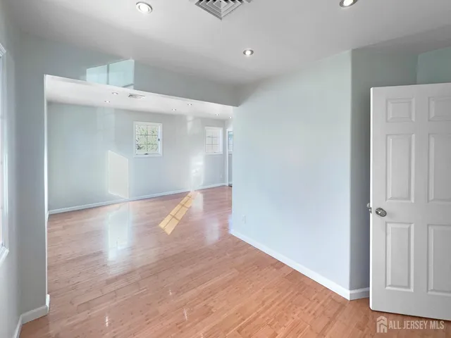 $509,000 | 124 Lincoln Avenue, Colonia, NJ 07067