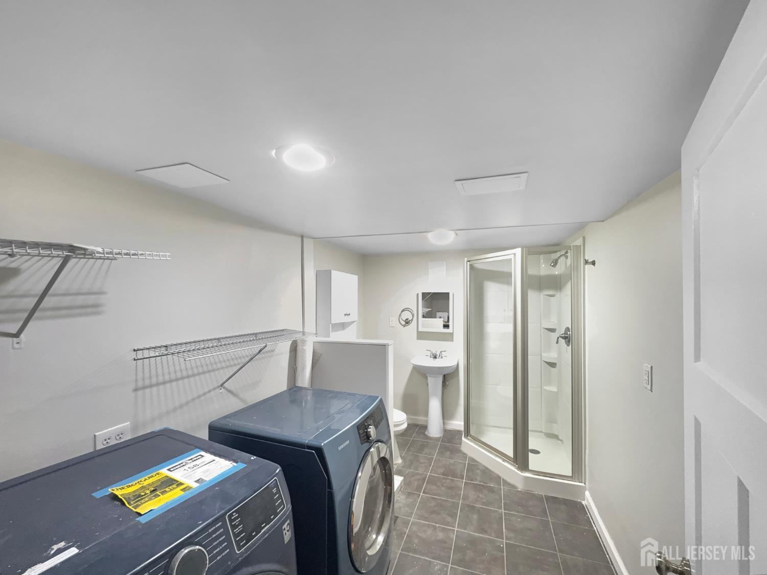 124 Lincoln Avenue Colonia, NJ 07067 - Photo 15 of 21 a bedroom with a bed and a table