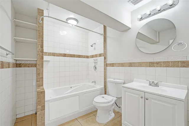 a view of empty room with windows