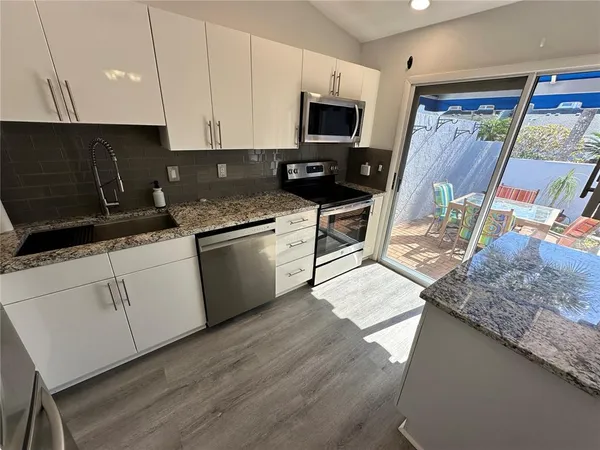 $2,800 | 864 Waterside Lane, Bradenton, FL 34209