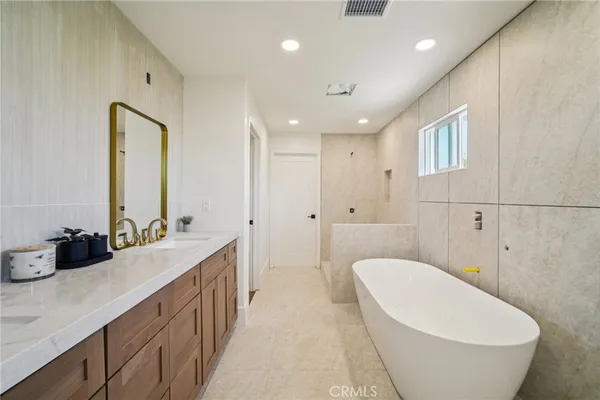 $1,799,000 | 3050 Arlotte Avenue, Long Beach, CA 90808