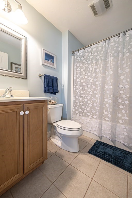 25 Hemlock Circle, Unit 25 Hanover, MA 02339 - Photo 25 of 36 a bathroom with a toilet a sink and a mirror