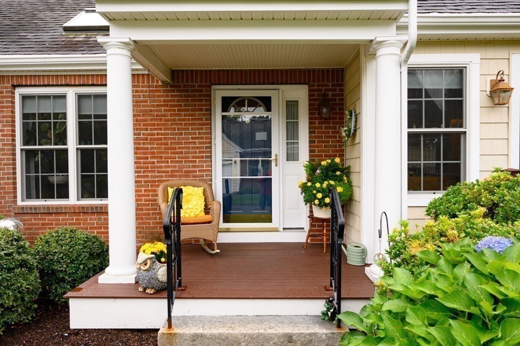 25 Hemlock Circle, Unit 25 Hanover, MA 02339 - Photo 30 of 36 a front view of a house with a garden