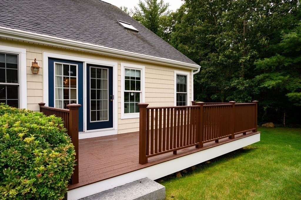 25 Hemlock Circle, Unit 25 Hanover, MA 02339 - Photo 5 of 36 a view of a house with backyard and porch