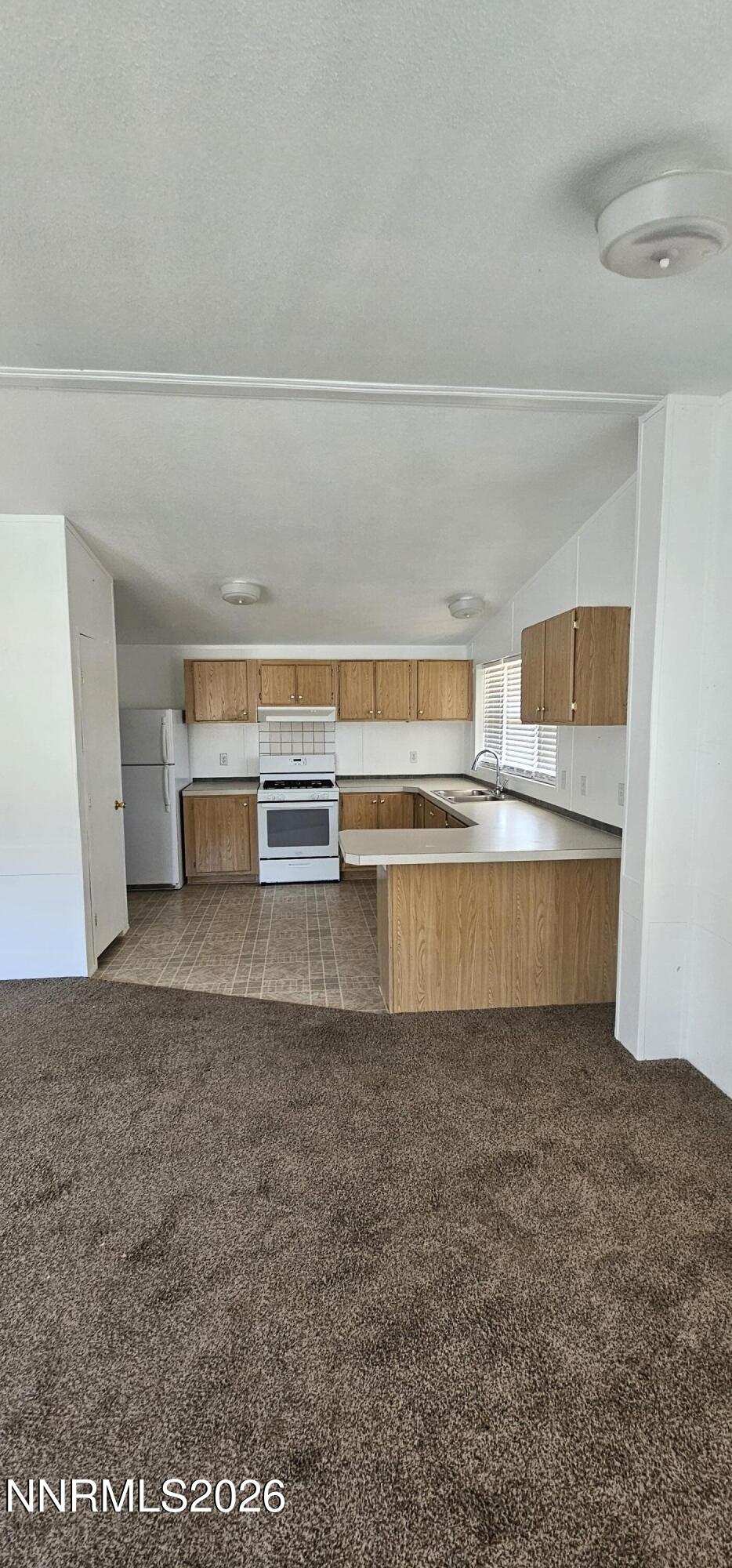 121 Del Drive Kingston, NV 89310 - Photo 11 of 19 Dining Area into the Kitchen