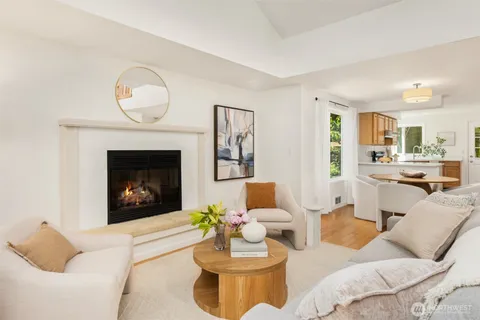 $885,000 | 8980 Bay Street Northeast, Bainbridge Island, WA 98110