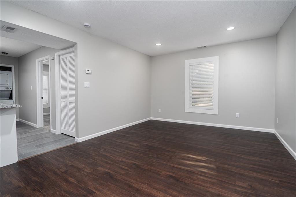 911 Ohio Street Lawrence, KS 66044 - Photo 4 of 57