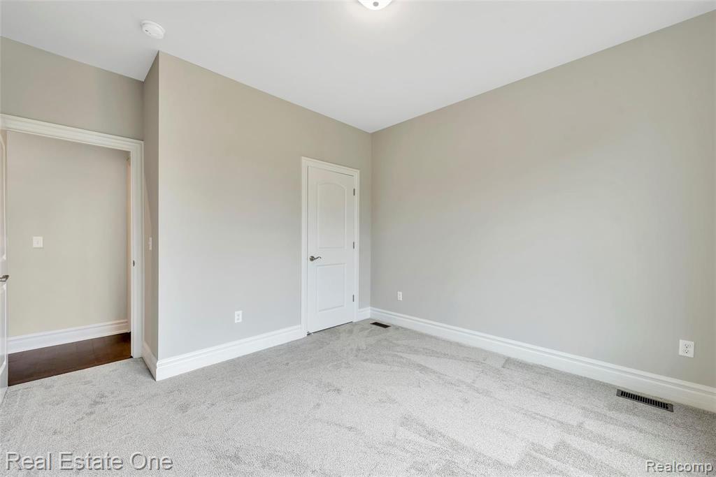 3859 Dearborn Avenue Rochester Hills, MI 48309 - Photo 19 of 32