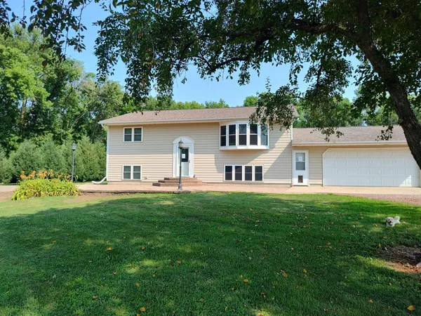 $449,900 | 78772 290th Street, Madelia, MN 56062