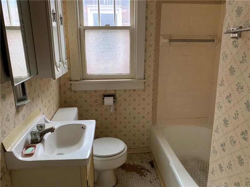 2538 Middletown Road Pittsburgh, PA 15205 - Photo 8 of 8 Gallery Image 8