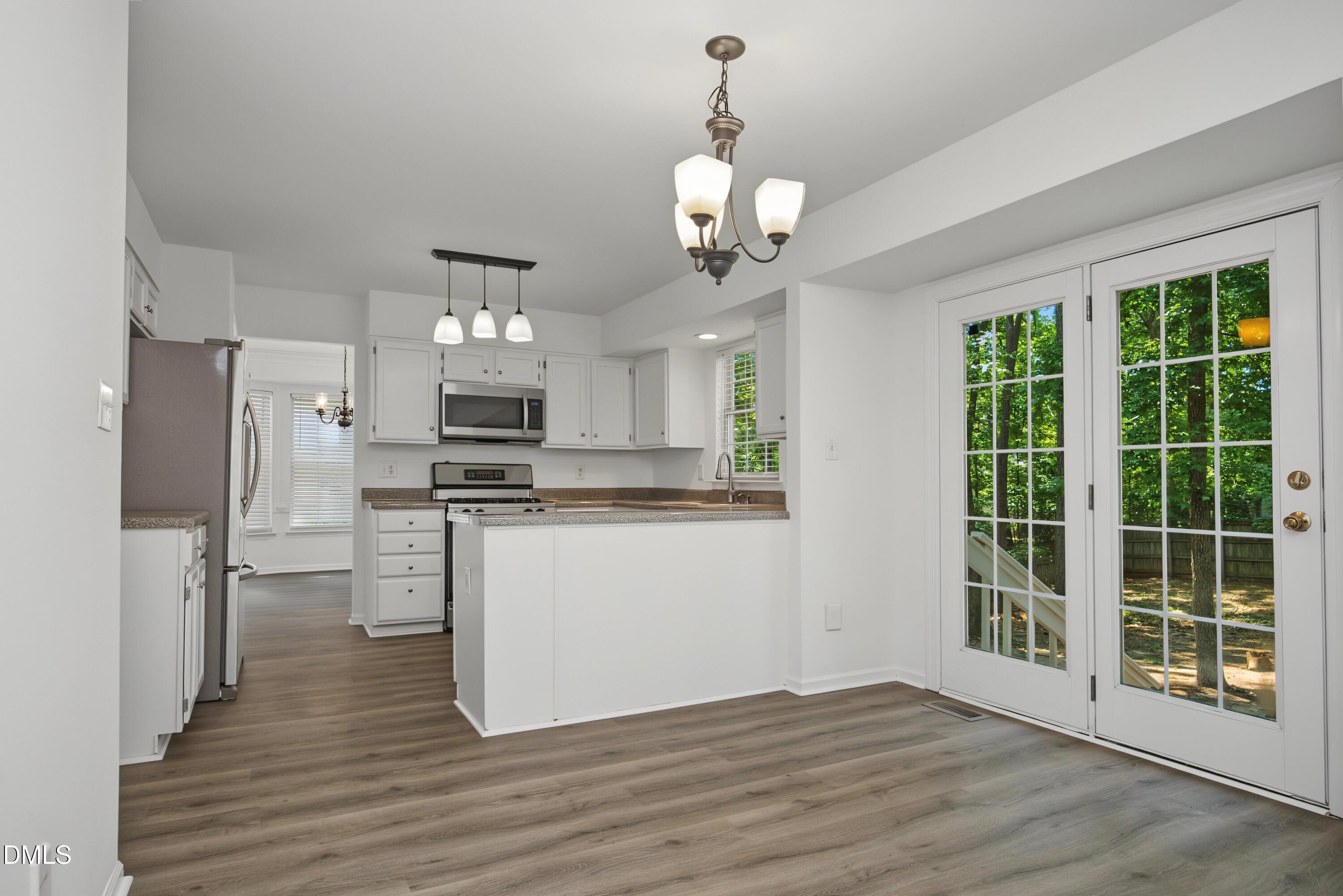 541 Bluestone Road Durham, NC 27713 - Photo 7 of 38 09CasualDining